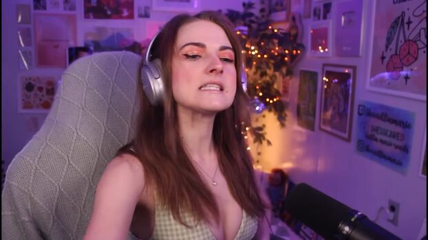 Caitlin Marie Reacts