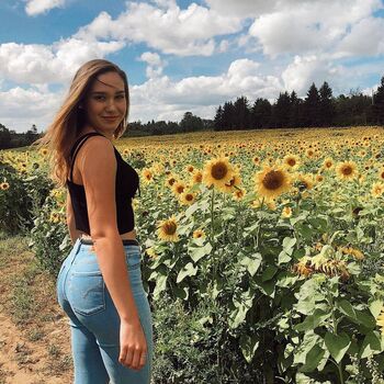 Courtney Sarault