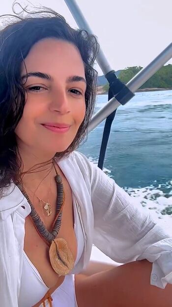 Emanuelle Araújo