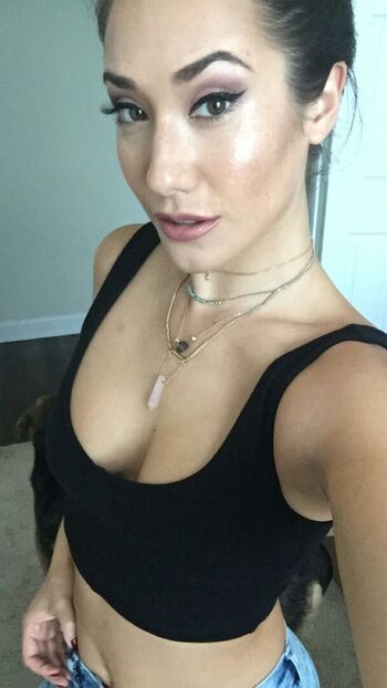 Eva Lovia