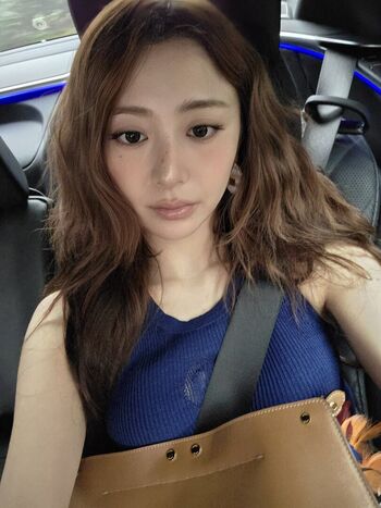 Huh Yunjin 허윤진