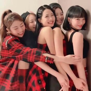 Huh Yunjin 허윤진