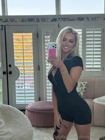 Lindsey Pelas