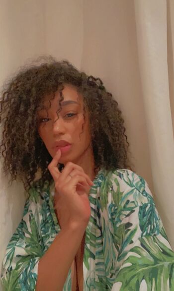 Nia Simone