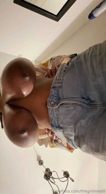 Thegirlinred0